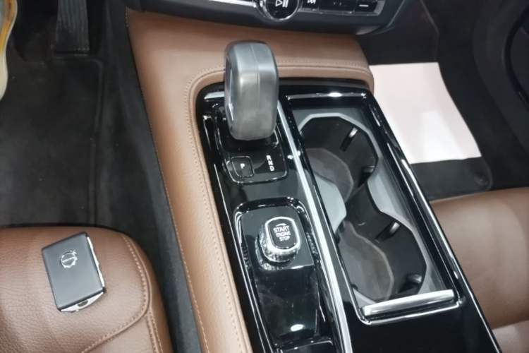 Used Volvo S90 New Energy 2021 T8 eDrive Hybrid Zhiyi Luxury Edition Gear Lever