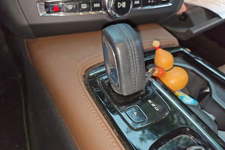 Used Volvo S90 New Energy 2021 T8 eDrive Hybrid Zhiyi Luxury Edition Gear Lever