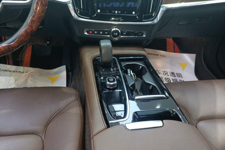 Used Volvo S90 New Energy 2021 T8 eDrive Hybrid Zhiyi Luxury Edition Gear Lever