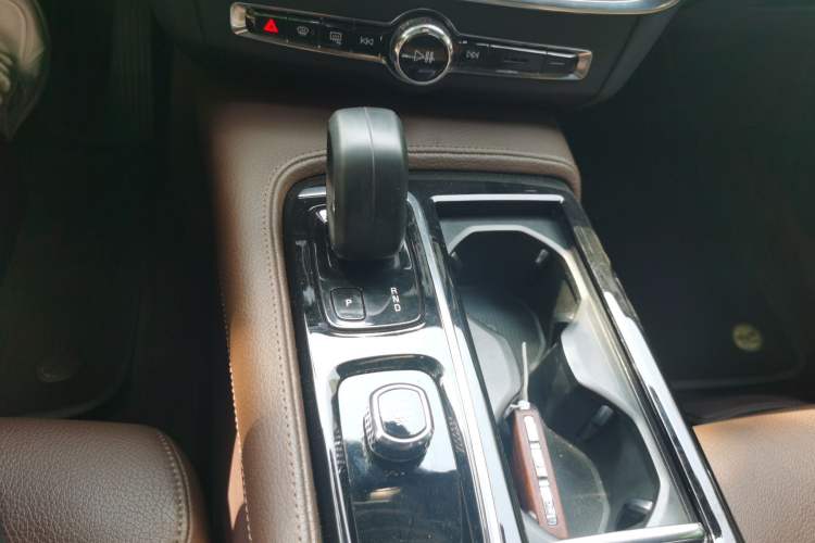 Used Volvo S90 New Energy 2021 T8 eDrive Hybrid Zhiyi Luxury Edition Gear Lever