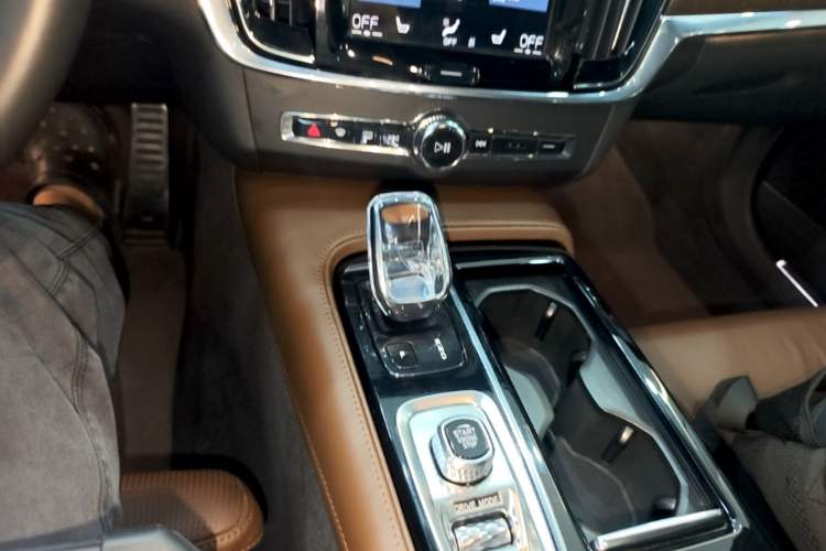 Used Volvo S90 New Energy 2021 T8 e-Drive Hybrid Luxury Edition Gear Lever