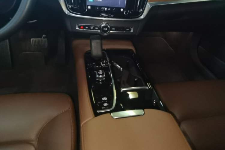 Used Volvo S90 New Energy 2021 T8 eDrive Hybrid Zhiyi Luxury Edition Gear Lever