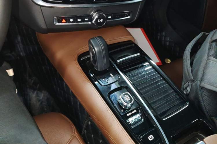 Used Volvo S90 New Energy 2021 T8 eDrive Hybrid Zhiyi Luxury Edition Gear Lever