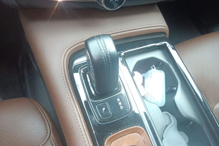 Used Volvo S90 New Energy 2021 T8 eDrive Hybrid Zhiyi Luxury Edition Gear Lever