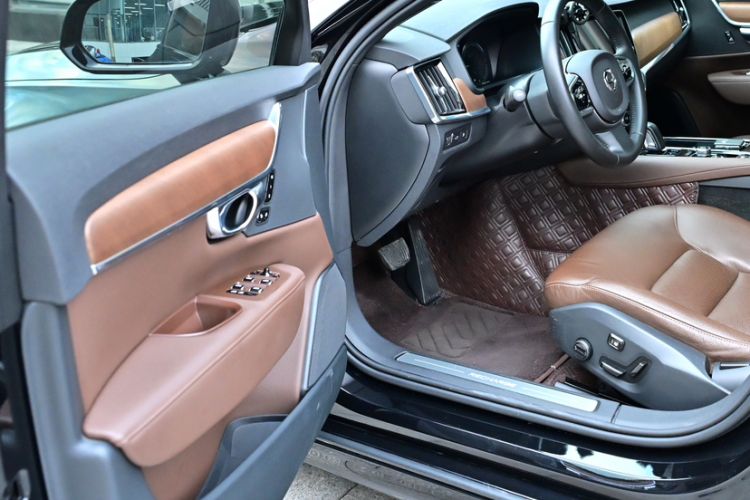 Used Volvo S90 New Energy 2021 T8 eDrive Hybrid Zhiyi Luxury Edition Interior 4