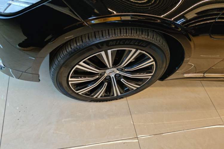 Used Volvo S90 New Energy 2021 T8 eDrive Hybrid Zhiyi Luxury Edition Left Front Wheel Hub