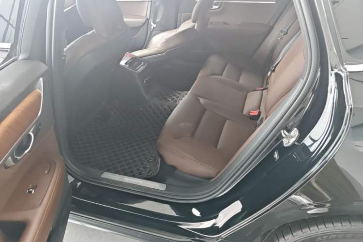Used Volvo S90 New Energy 2021 T8 eDrive Hybrid Zhiyi Luxury Edition Left Rear Seat