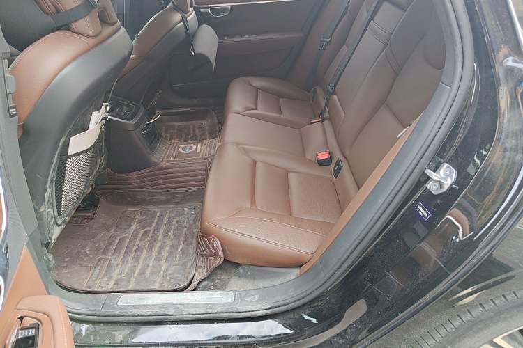 Used Volvo S90 New Energy 2021 T8 eDrive Hybrid Zhiyi Luxury Edition Left Rear Seat