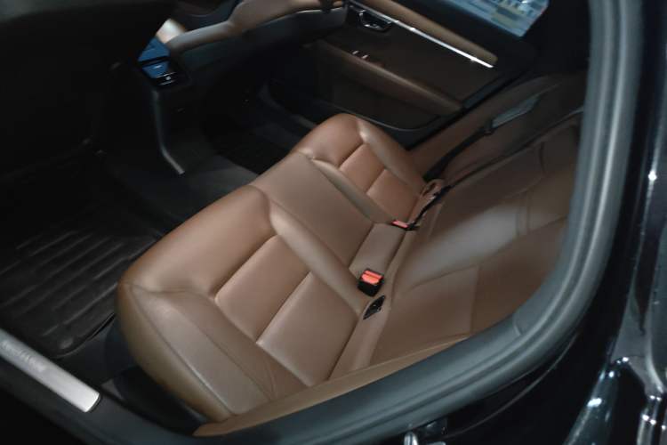 Used Volvo S90 New Energy 2021 T8 eDrive Hybrid Zhiyi Luxury Edition Left Rear Seat