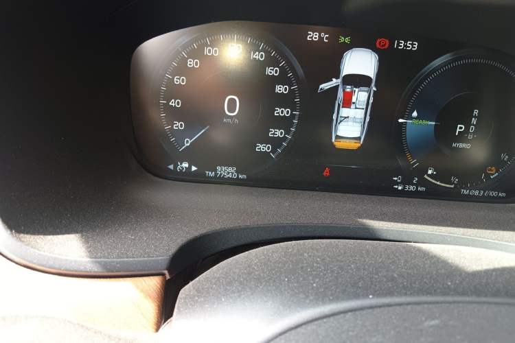 Used Volvo S90 New Energy 2021 T8 eDrive Hybrid Zhiyi Luxury Edition Odometer Close Up