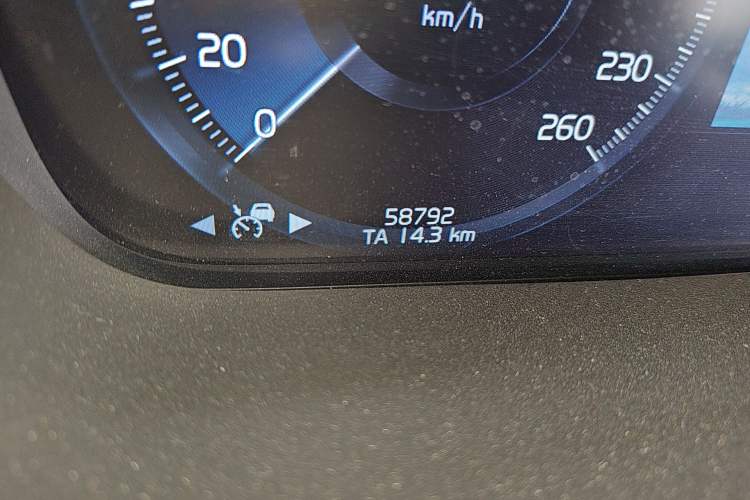 Used Volvo S90 New Energy 2021 T8 eDrive Hybrid Zhiyi Luxury Edition Odometer Close Up