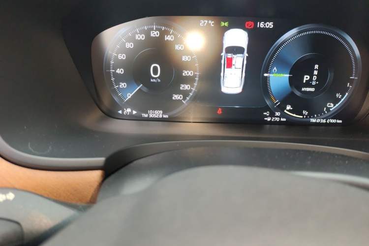 Used Volvo S90 New Energy 2021 T8 eDrive Hybrid Zhiyi Luxury Edition Odometer Close Up