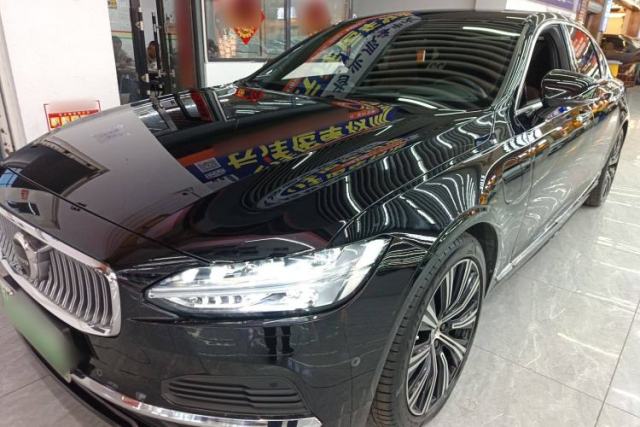 Ojetý Volvo S90 New Energy 2021 T8 e-Drive Hybrid Luxury Edition