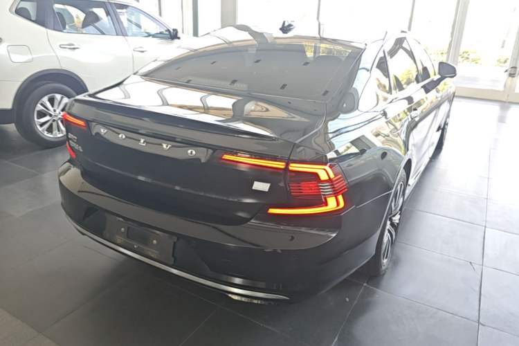 Used Volvo S90 New Energy 2021 T8 eDrive Hybrid Zhiyi Luxury Edition Rear Right 45 Deg