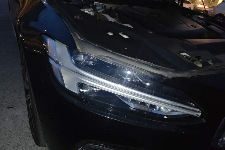 Used Volvo S90 New Energy 2021 T8 eDrive Hybrid Zhiyi Luxury Edition Right Front Headlight