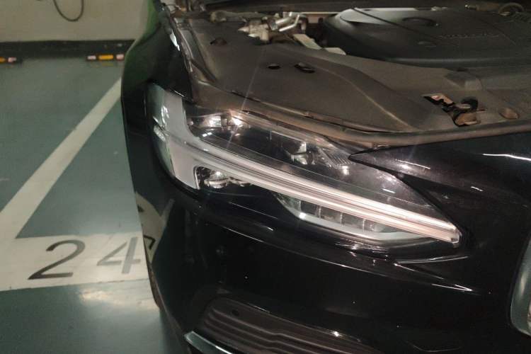 Used Volvo S90 New Energy 2021 T8 e-Drive Hybrid Luxury Edition Right Front Headlight