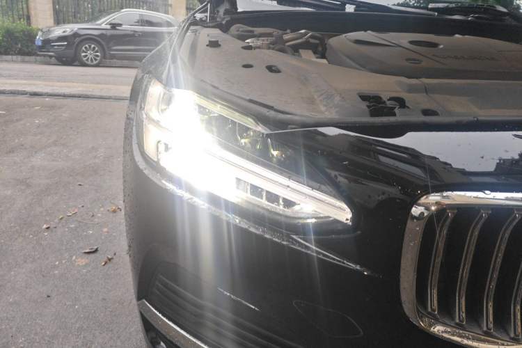 Used Volvo S90 New Energy 2021 T8 eDrive Hybrid Zhiyi Luxury Edition Right Front Headlight
