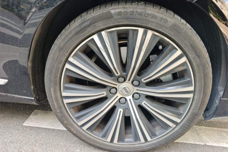 Used Volvo S90 New Energy 2021 T8 e-Drive Hybrid Luxury Edition Right Front Wheel Hub