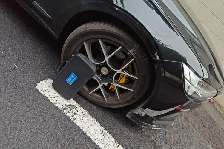 Used Volvo S90 New Energy 2021 T8 eDrive Hybrid Zhiyi Luxury Edition Right Front Wheel Hub