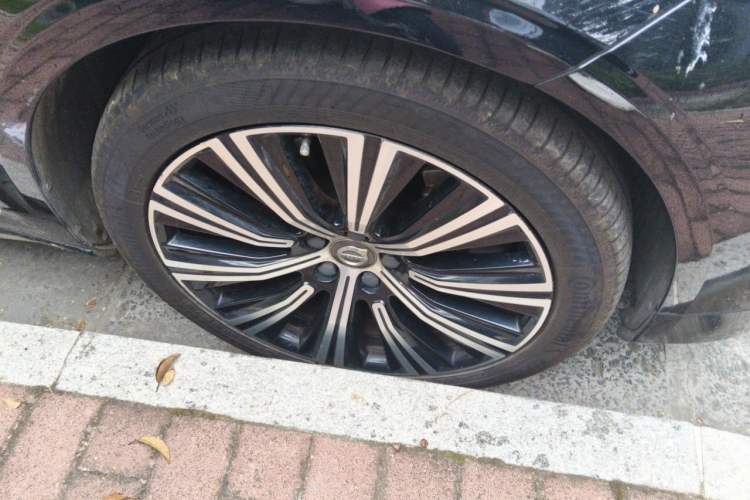 Used Volvo S90 New Energy 2021 T8 eDrive Hybrid Zhiyi Luxury Edition Right Front Wheel Hub