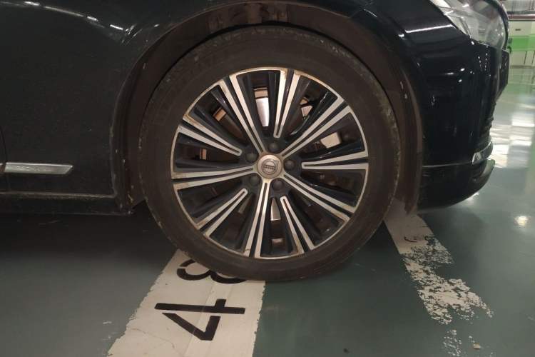 Used Volvo S90 New Energy 2021 T8 e-Drive Hybrid Luxury Edition Right Front Wheel Hub