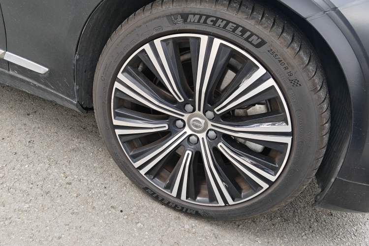 Used Volvo S90 New Energy 2021 T8 e-Drive Hybrid Luxury Edition Right Front Wheel Hub