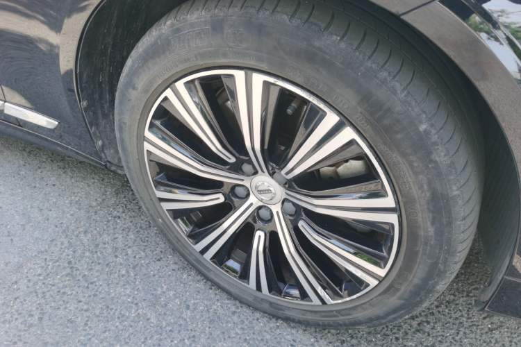 Used Volvo S90 New Energy 2021 T8 eDrive Hybrid Zhiyi Luxury Edition Right Front Wheel Hub