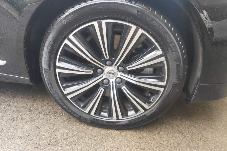 Used Volvo S90 New Energy 2021 T8 eDrive Hybrid Zhiyi Luxury Edition Right Front Wheel Hub