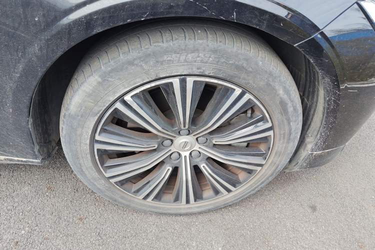 Used Volvo S90 New Energy 2021 T8 eDrive Hybrid Zhiyi Luxury Edition Right Front Wheel Hub
