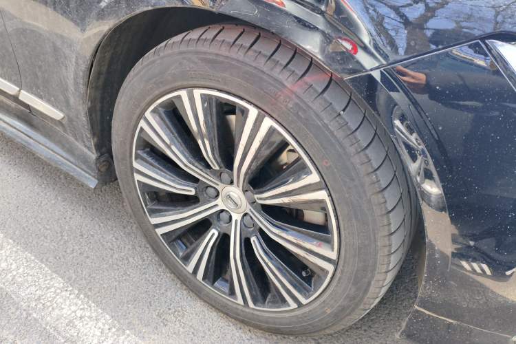 Used Volvo S90 New Energy 2021 T8 eDrive Hybrid Zhiyi Luxury Edition Right Front Wheel Hub