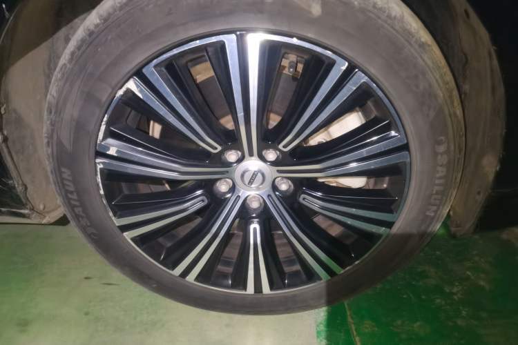 Used Volvo S90 New Energy 2021 T8 eDrive Hybrid Zhiyi Luxury Edition Right Front Wheel Hub