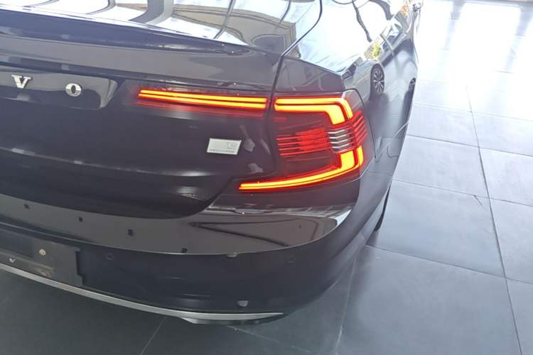 Used Volvo S90 New Energy 2021 T8 eDrive Hybrid Zhiyi Luxury Edition Right Rear Taillight