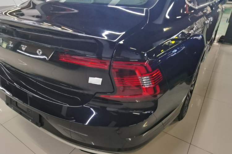 Used Volvo S90 New Energy 2021 T8 eDrive Hybrid Zhiyi Luxury Edition Right Rear Taillight