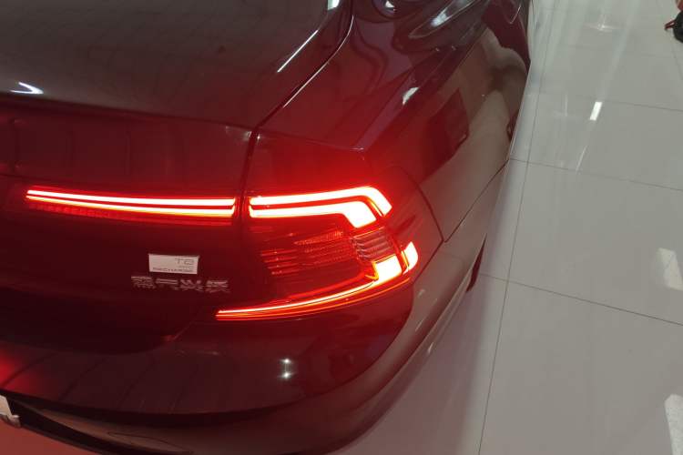 Used Volvo S90 New Energy 2021 T8 eDrive Hybrid Zhiyi Luxury Edition Right Rear Taillight