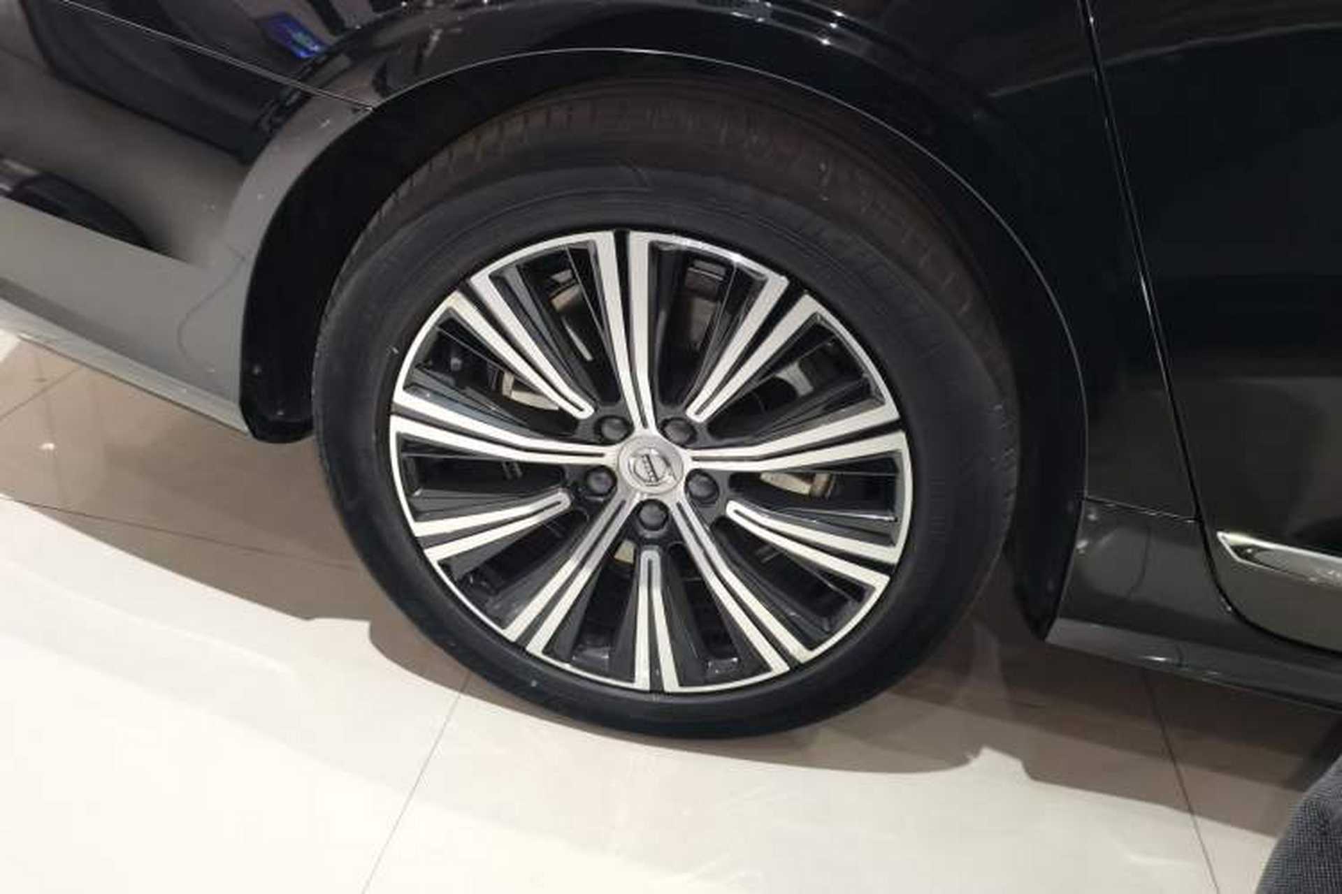 Used Volvo S90 New Energy 2021 T8 eDrive Hybrid Zhiyi Luxury Edition Right Rear Wheel Hub
