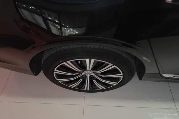 Used Volvo S90 New Energy 2021 T8 eDrive Hybrid Zhiyi Luxury Edition Right Rear Wheel Hub