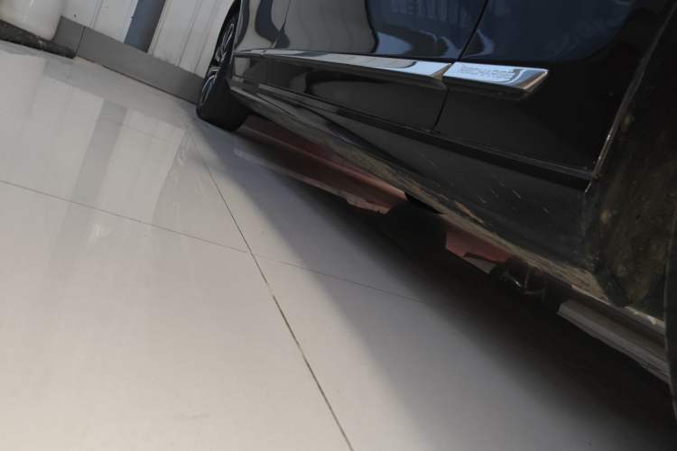 Used Volvo S90 New Energy 2021 T8 eDrive Hybrid Zhiyi Luxury Edition Right Side Sill
