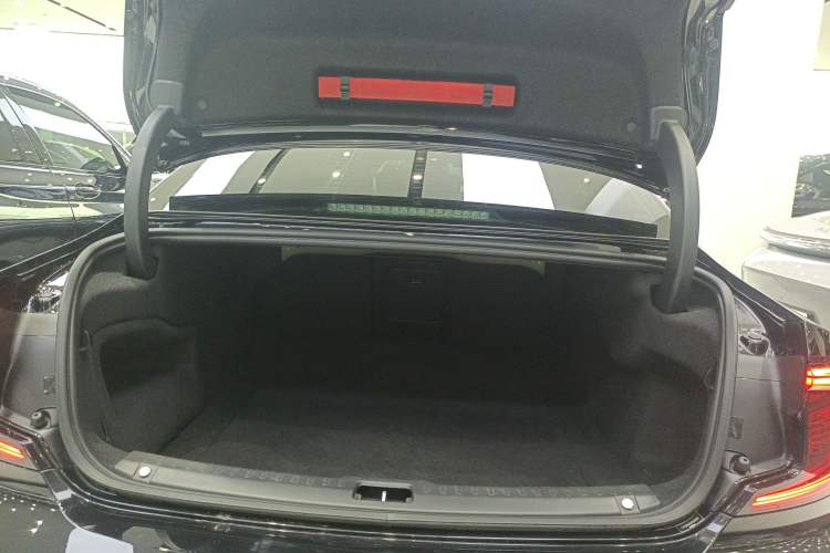 Used Volvo S90 New Energy 2021 T8 eDrive Hybrid Zhiyi Luxury Edition Trunk
