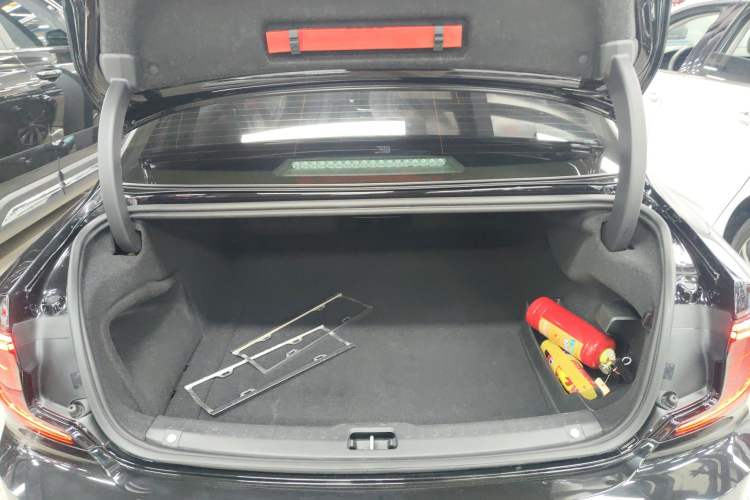 Used Volvo S90 New Energy 2021 T8 eDrive Hybrid Zhiyi Luxury Edition Trunk