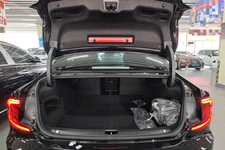 Used Volvo S90 New Energy 2021 T8 eDrive Hybrid Zhiyi Luxury Edition Trunk