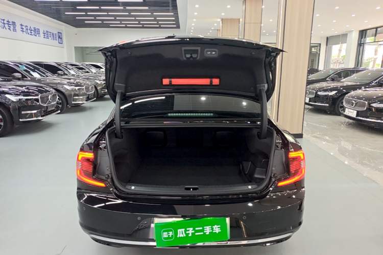 Used Volvo S90 New Energy 2021 T8 e-Drive Hybrid Luxury Edition Trunk