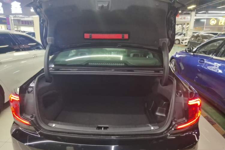 Used Volvo S90 New Energy 2021 T8 eDrive Hybrid Zhiyi Luxury Edition Trunk