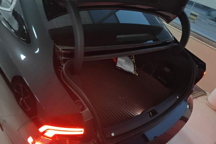 Used Volvo S90 New Energy 2021 T8 eDrive Hybrid Zhiyi Luxury Edition Trunk