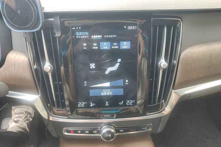Used Volvo S90 New Energy 2021 T8 e-Drive Hybrid Luxury Edition Audio And AC Panel