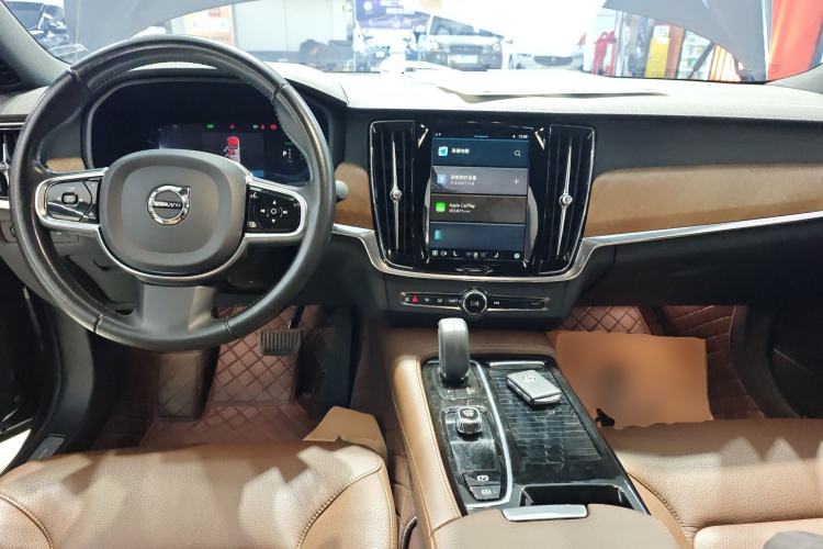 Used Volvo S90 New Energy 2021 T8 e-Drive Hybrid Luxury Edition Center Console