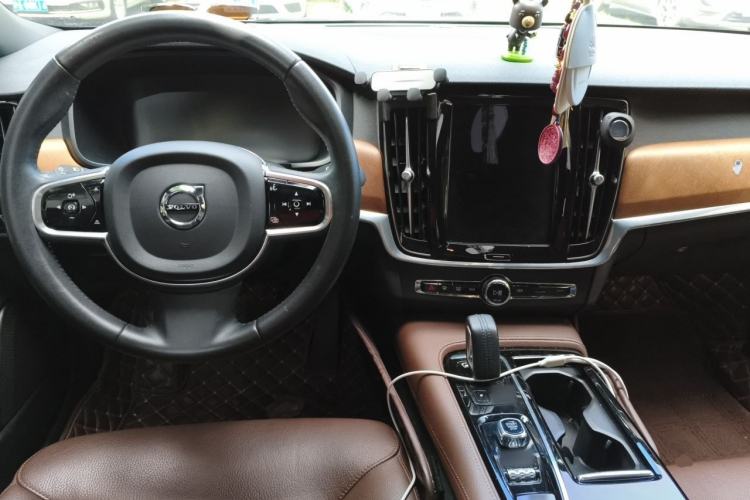 Used Volvo S90 New Energy 2021 T8 eDrive Hybrid Zhiyi Luxury Edition Center Console