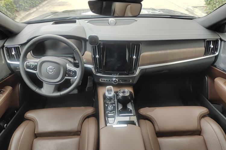 Used Volvo S90 New Energy 2021 T8 e-Drive Hybrid Luxury Edition Center Console