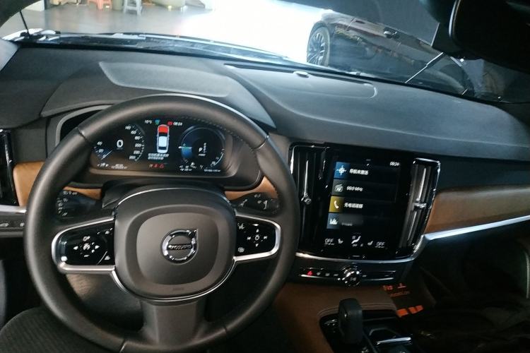 Used Volvo S90 New Energy 2021 T8 eDrive Hybrid Zhiyi Luxury Edition Center Console