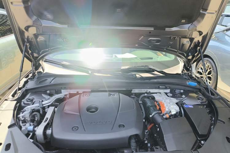 Used Volvo S90 New Energy 2021 T8 e-Drive Hybrid Luxury Edition Engine Bay