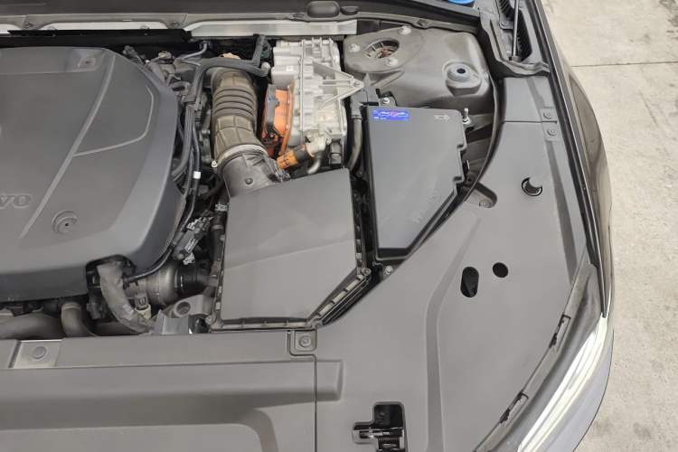 Used Volvo S90 New Energy 2021 T8 e-Drive Hybrid Luxury Edition Engine Bay Left